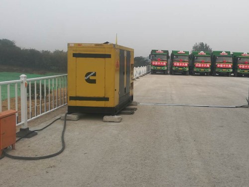 丰县电力系统的稳定性和设备兼容性如何影响发电机组的频率规格？