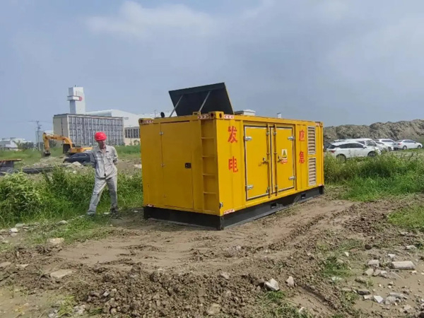 丰县200KW柴油发电机机组每小时的油耗量受哪些因素影响？