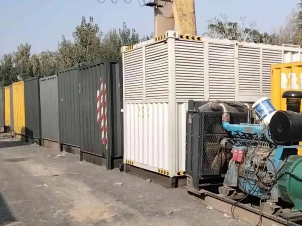 丰县200KW柴油发电机机组每小时油耗是多少？