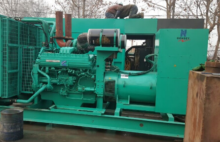 丰县发电机组如何判断水冷式机油散热器内部是否需要清洗？